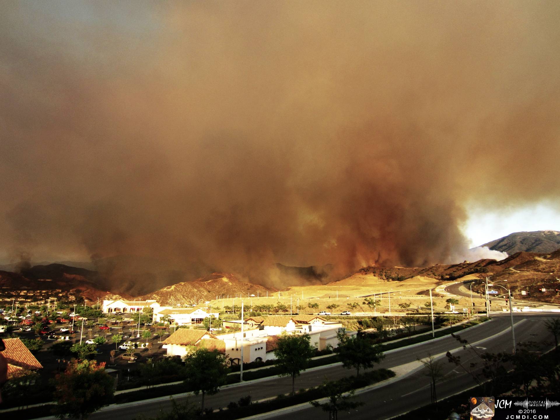 Sand Fire near Fair Oaks Ranch in Santa Clarita JCMDI.COM